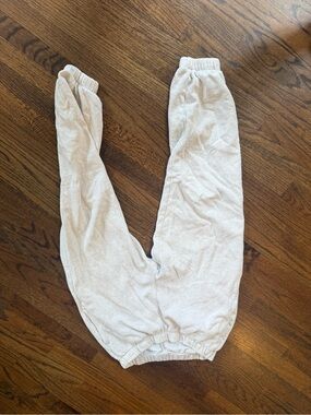 Brandy Melville Women's Light Gray Sweatpants - Comfortable Everyday Bottoms
